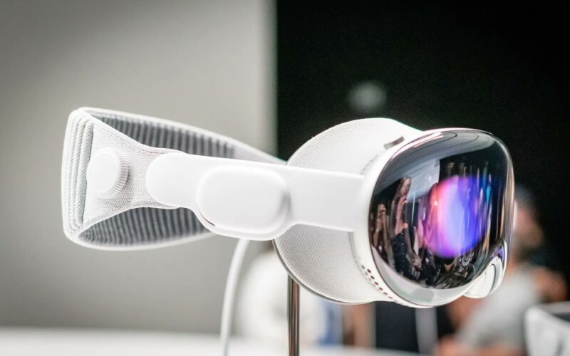 أبل تُفاجئ العالم وتُطلق النظارة السحرية  مواصفات نظارة ابل الجديدة Apple Vision Pro وسعرها الجديد - البديل